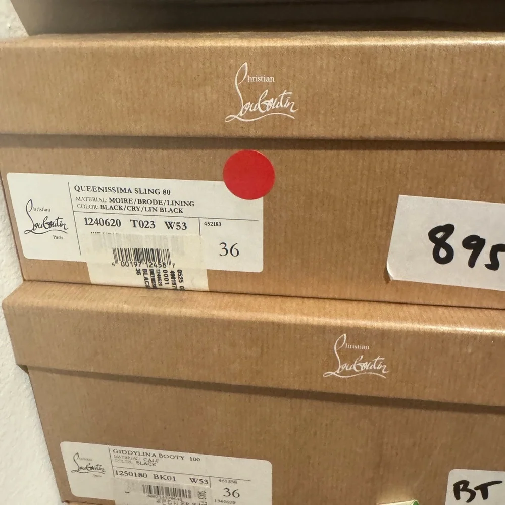 QUEENISSIMA SLING 80
MATERIAL: MOIRE/BRODE/LINING
COLOR: BLACK/CRY/LIN BLACK - Picture 6 of 6